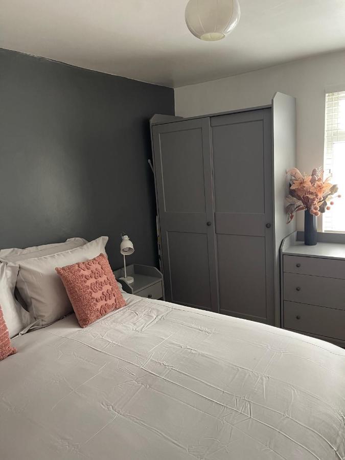 Modern Apartment In Trendy Dalston Лондон Екстериор снимка