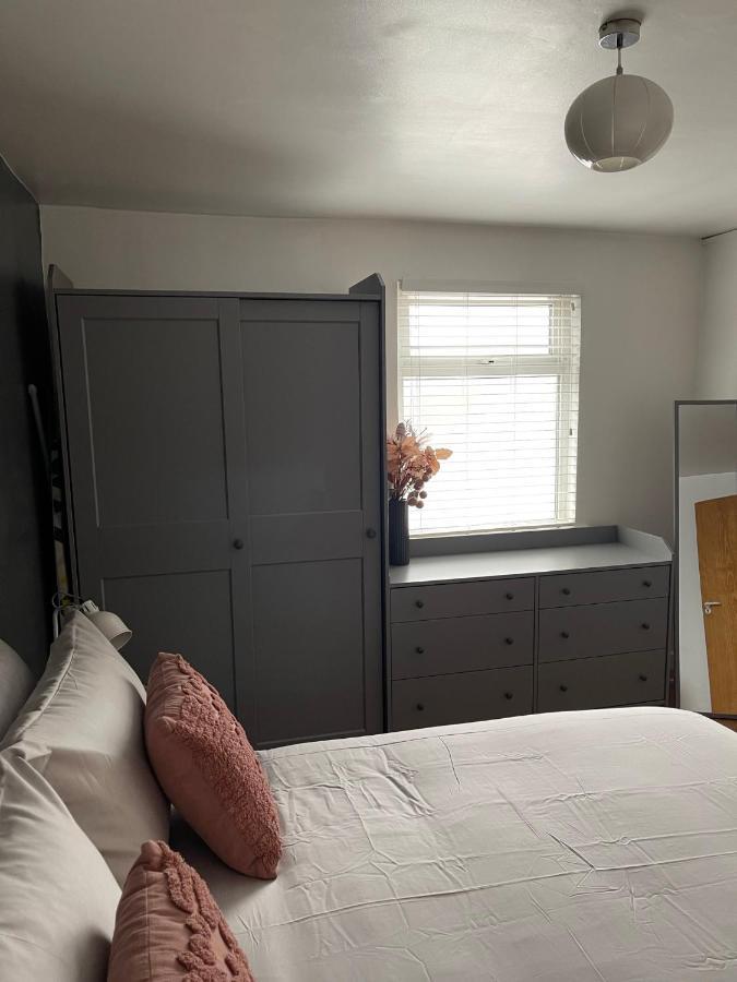 Modern Apartment In Trendy Dalston Лондон Екстериор снимка