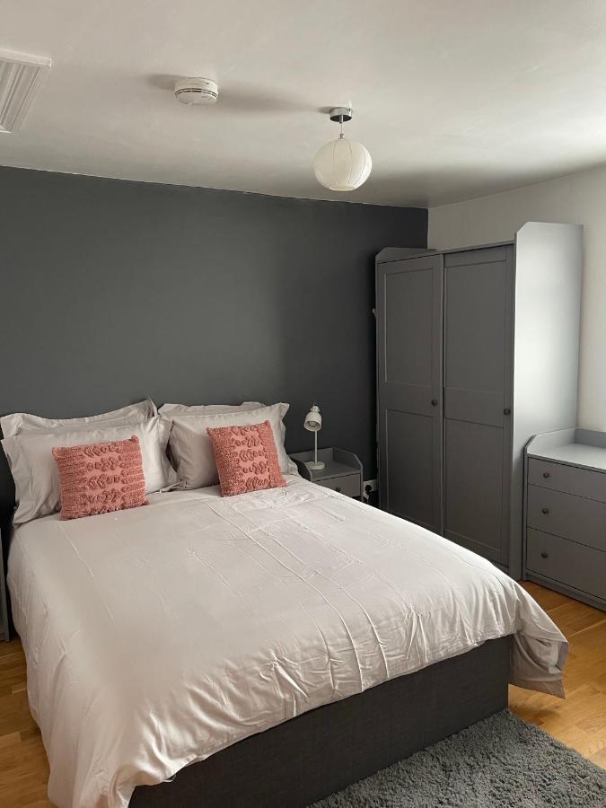 Modern Apartment In Trendy Dalston Лондон Екстериор снимка