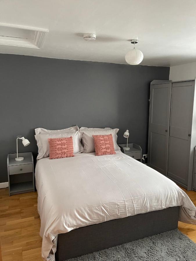 Modern Apartment In Trendy Dalston Лондон Екстериор снимка
