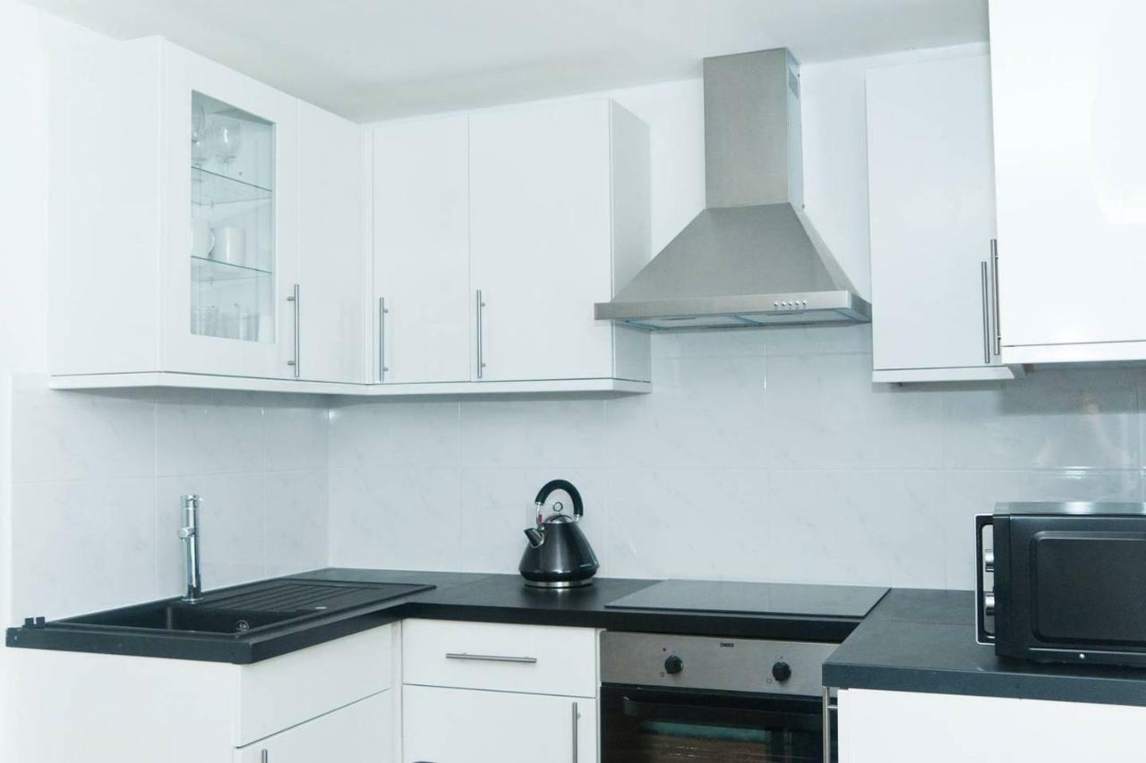 Modern Apartment In Trendy Dalston Лондон Екстериор снимка