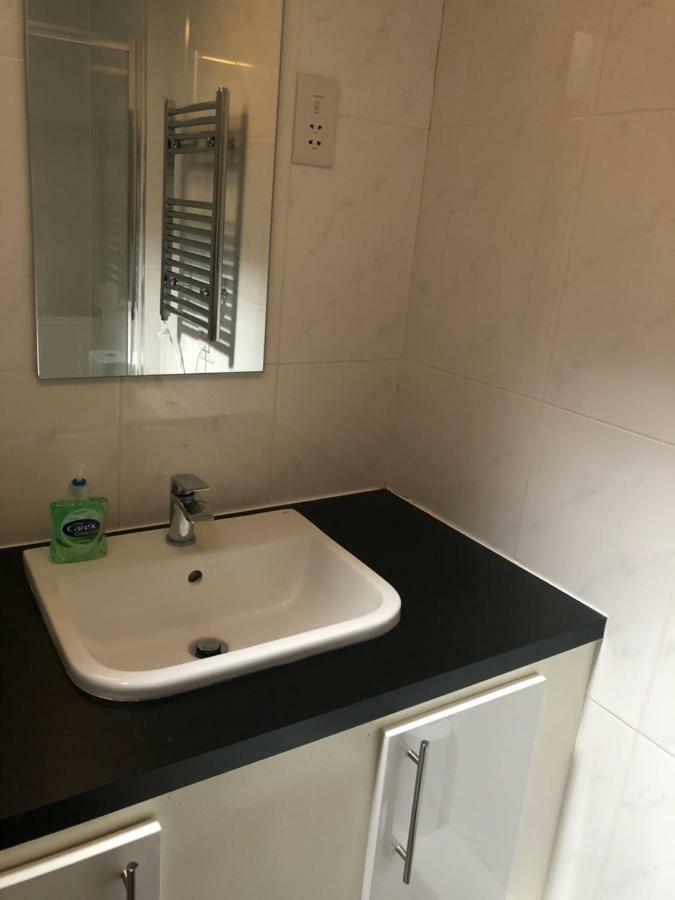 Modern Apartment In Trendy Dalston Лондон Екстериор снимка