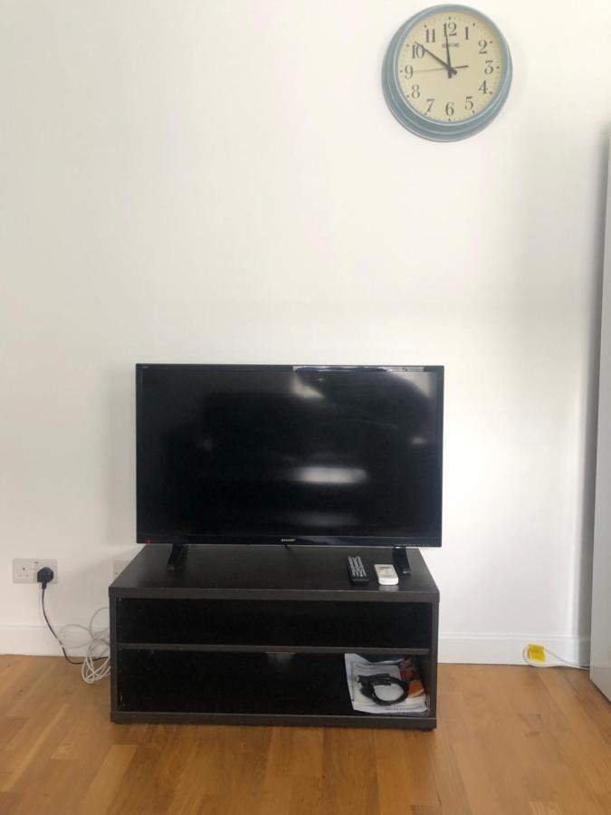 Modern Apartment In Trendy Dalston Лондон Екстериор снимка